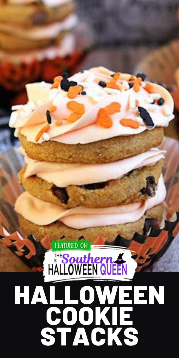 Halloween Cookie Stacks - Swirls of icing and cookie make these Halloween Cookie Stacks a quick and simple Halloween Treat!  via @southernhalloweenqueen