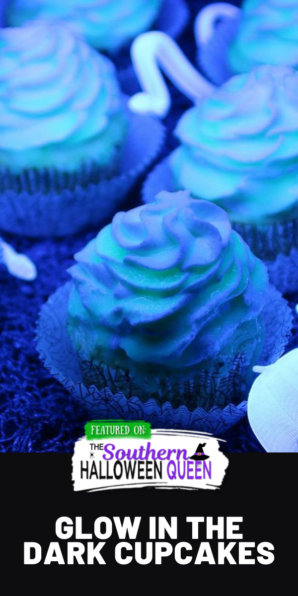 HOW TO MAKE GLOW IN THE DARK CUPCAKES - These Glow in the Dark Cupcakes will put your kids {and adults} in awe of you, but Shhh…don't tell them…they are really easy!  via @southernhalloweenqueen